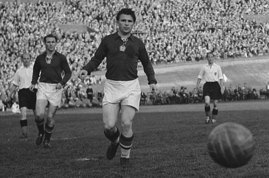 NANDOR HIDEGKUTI & FERENC PUSKAS 1954 | Scoring a Goal
